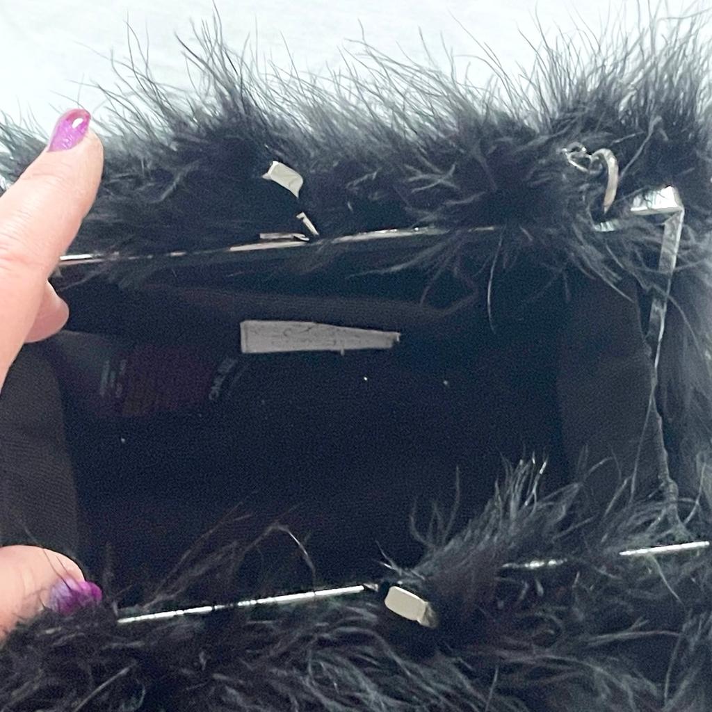 Beautiful Black Ostrich Feather Evening Clutch , crossbody bag
By Stephen Jones ( Top Hat Label )
New without tags
Expensive originally
Offers welcome