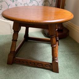 Really is a super looking table
Perfect condition 
Nice turned kegs and stretcher detail 
Good sturdy table 
Approx 19”across x 15”high