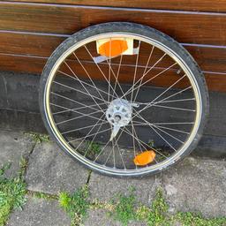 Biete hier eine 28Zoll Fahrradfelge mit Bereifung zum Verkauf an.

Privatverkauf-keine Gewährleistung und Garantie-keine Sachmängelhaftung.

Festpreis!
