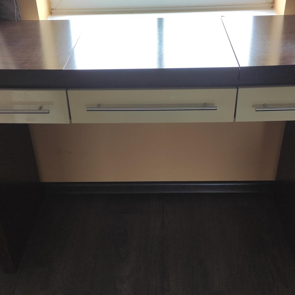 Very functional dressing table with storage space (3 drawers).
It has a mirror under the desktop which can be simply closed when not used. Very good condition, no major signs of usage.
Dimensions
W110cmx H 79.5 cmxD45cm
Item is not dismantled
Collection from LE67 4