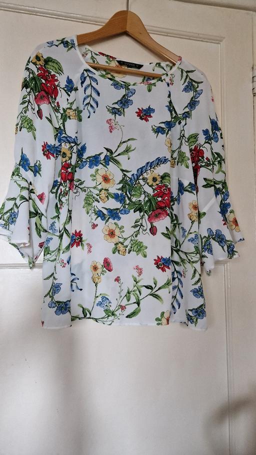 Buy & Sell Peckham South East London - Photos for Dunes floral top
