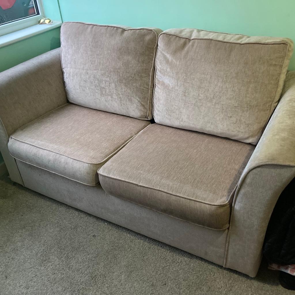 Marks and Spenser sofa bed. Great condition. Was used in spare room. Occasionally sat on but bed never used.
Priced well as a great bit of furniture. £700 new.