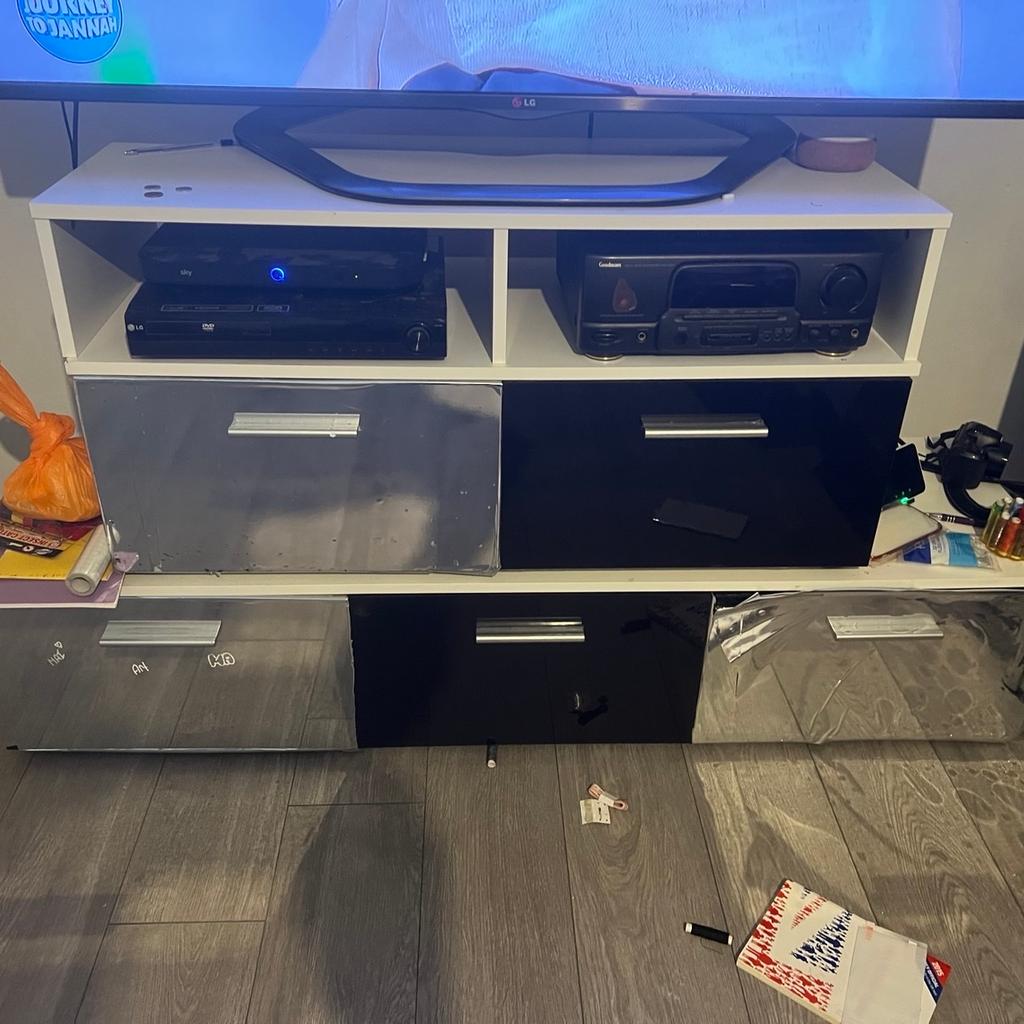 Very good tv stand and cabinets in good condition and it’s black and white gloss. Also have a wooden dining table in fairly good condition and I have 4 solid black chairs but unfortunately have some white paints when we doing the painting. I no longer need these and I am getting rid of them as soon as possible.
