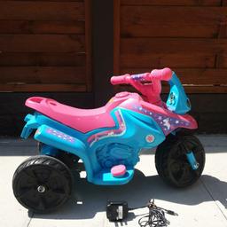 Girls Mini quad ride on battery  operated with charger used £15 ono 
Great lever Bolton BL3 3DJ