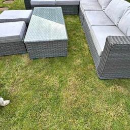 rattan garden set comes with cushons in good condition