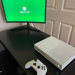 Xbox One S 500 GB.
HDMI and Power Cable.
2 standard controllers.
1 elite controller.
Condition of Xbox its self is good.
Standard controllers don’t have stick grip.
Elite controller RB is damaged but still works.
Honestly just trying to get rid of it for cheap since I don’t use it anymore.
Make me offers.
Originally bought for about £600 all together back in the day.