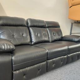 3 SEATER GOOD QUALITY AIRTECH LEATHER RECLINER WITH PULL DOWN DRINKS HOLDER 

Delivery available