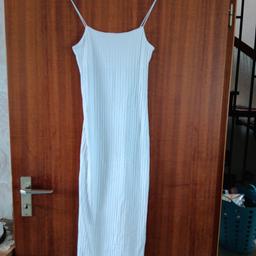 verkaufe dieses  nagelneue  Kleid von Zara in gr.S.Fällt aber kleiner aus eher wie eine Xs.
wurde nie getragen  da zu klein