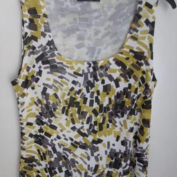 ladies "slinky " top, size xxl (16-18). Easy to wash and usually needs no ironing.  Excellent condition.  From smoke and pet free home . Collection only from b71 3nt as don't drive and don't post sorry.