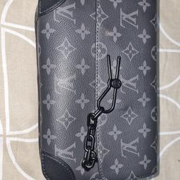 Authentic 💎 - Bought from Stock X

GREAT QUALITY 🧼

Worn Once 🎒 

Product Reference: M46795

New - Louis Vuitton Steamer Messenger Bag Monogram Eclipse

Selling for cheap due to not having the  Box as it got lost in moving houses.
