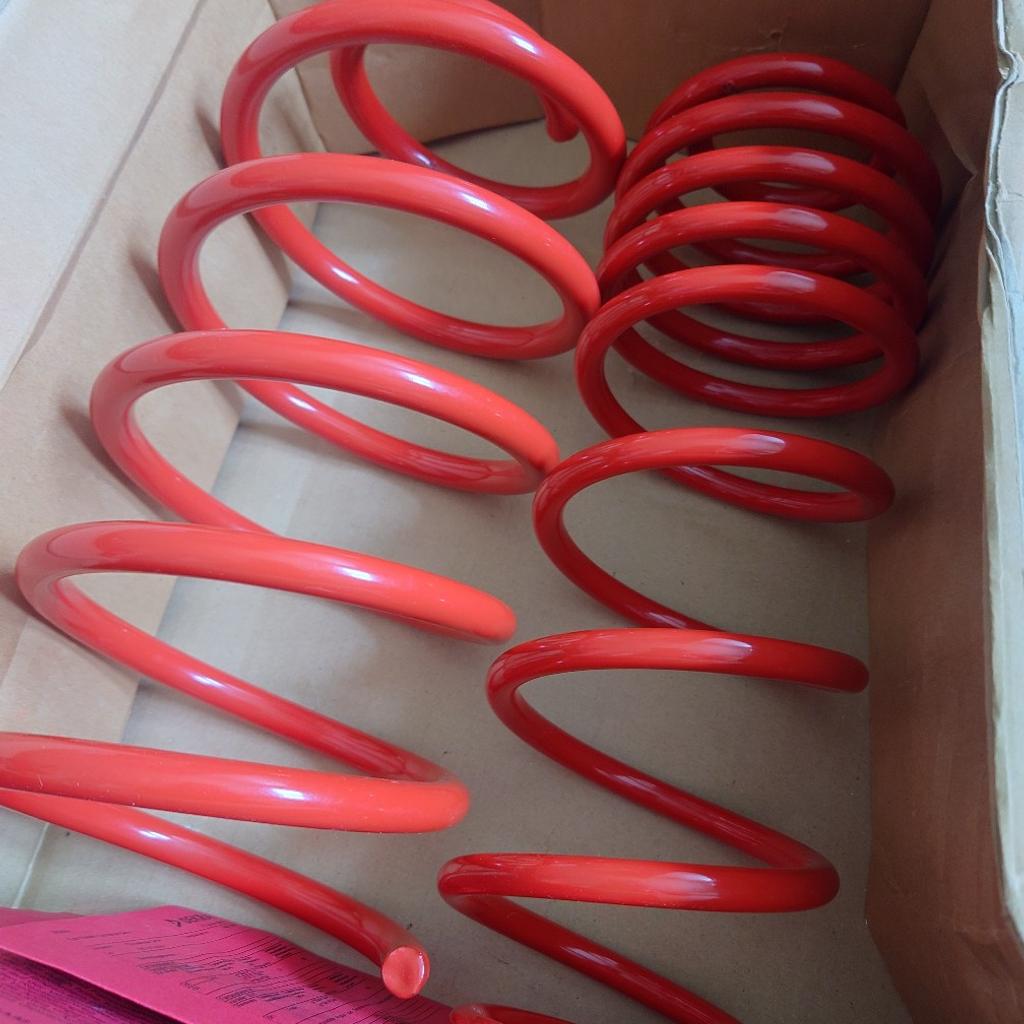Brand New VW Lupo/Seat Arosa Lowering Springs. 55/40 drop, these fit 1998 - 2005 models.

If you search "FKVW041" you can find more information on these.