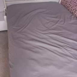 white / cream metal double bed frame
with mattress

very good condition

Urgent collection from GU47