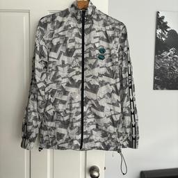 Mens Off-White Arrow Pattern track top Jacket size Small. Only worn twice as my son has grown out of. In like new condition and lightweight. Cost £299.00 from END Clothing. Still selling on websites now for £350-550. Comes with original box from END Clothing and OFF-WHITE swing tag as per photo