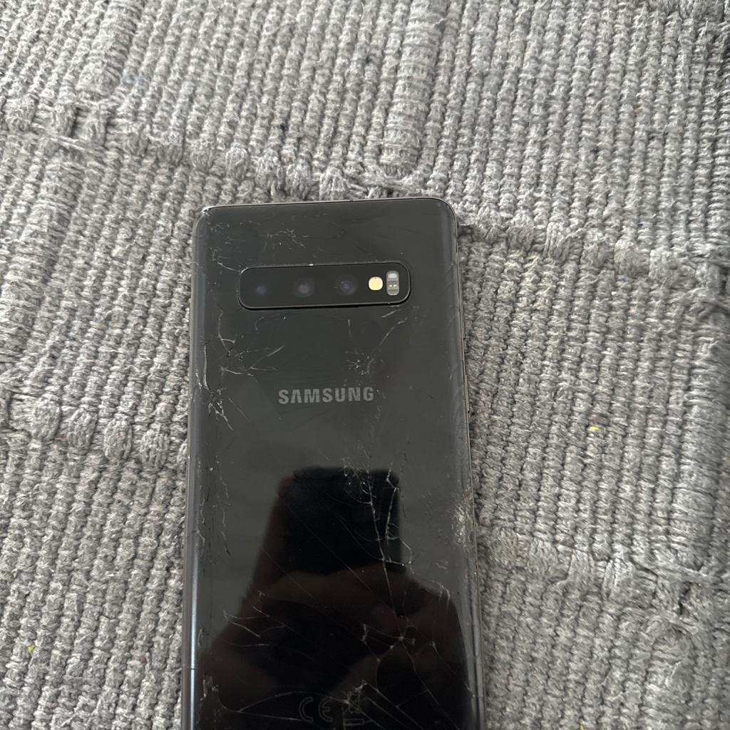 Samsung s10 schwarz 5g 128gb
Das handy funktioniert gut jedoch hinten ist der backcover kaputt, die batterie ist nicht so gut display ist voll gut keine kratzer