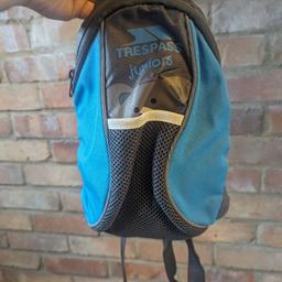 Trespass juniors reigns, with zip at the front for storage. In very good condition, collection only. £2