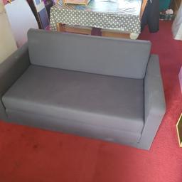 verkaufe hier aufgrund von Platzmangel die abgebildete Couch für kleines Geld!! Bei Interesse gerne melden lg!!