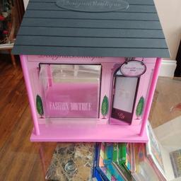 Good cond,had internal light(battery),was need in bedroom ,girls storage/night light or doll play(Barbie type).