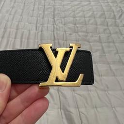 Louis Vuitton LV Iconic 25MM Reversible Belt (85cm)
Monogram/black
Excellent condition
Extra hole has been punched for a tighter fit (size 6-8)
Best offer only- must meet in person
Authentic and receipt provided
Comes in dust bag and box