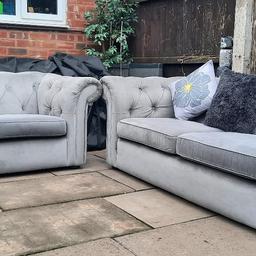 Grey DFS Chesterfield Sofas..
Lovely 3 +2 seater+ footstool in Excellent Condition.. USED
Clean and cushion covers washed for you..
No rips or damage..
Heavy and sturdy.No rips o damage.
(only outside for pics in storage presently)
220x100cm. 190x100cm

£550
Delivery included Wolverhampton/Walsall only.

Can Arrange Delivery within 100 miles of Wolverhampton for Additional cost..
Message Postcode for Delivery Quote..