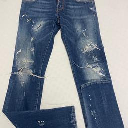 Original Dsquared2 Herren Jeans in Gr. 46 (S). 

Wurde sehr selten getragen, Zustand ist neuwertig. 

Eher für etwas kleinere/dünnere Männer geeignet. Slim fit Schnitt. 

Neupreis war 299€
