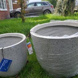 Ideal for indoor/outdoor
See photos for height. Very minor damage on smaller pot. 35.00 for pair
Pick up only