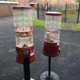 Two Pringle vending machines for sale 

Both have keys for lids

Need now cash box locks

Ones ready to use just need to cash box lock
One in need of repair or keep for spares

With all coin mech £1 vend

Both have stands

Have been in storage a good clean will be needed

Collection from Mansbridge Southampton 

More machines for sale soon