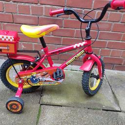 Little Boys bike used good condition, have some sing of used but nothing major. Everything works fine. 
Size wheels 12inch 
Subject for 3-5age
Stabilizers included 
Collect le3
