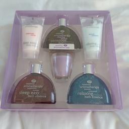 boots essential aromatherapy  gift set includes 

peppermint  nutmeg  body cream  50ml
sensuous  bath essence   75ml
lavender  cedarwood body cream 50ml
sleep easy bath essence    75ml
relaxing bath essence    75ml 
lavender  candle  

New excellent condition buyer collect