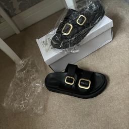 ⭐️collection only from wv11 essington⭐️

🌸shein size 4 black buckle platform sandals, brand new. Box is abit damaged but doesnt effect anything £10