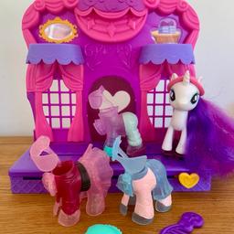 My little pony 
Modenschau mit Pony
vollständig 

Versand gegen Aufpreis möglich 
keine Gewährleistung, keine Rücknahme da Privatverkauf