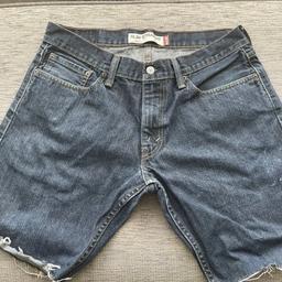 Vintage Levi 514 Blue Denim Shorts W33.

Pet and smoke free home

Good condition - some minor frays as in pictures
