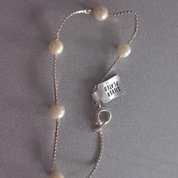 Bracelet still has the silver plated tag on.
Never used.
White beads.
19cm long.