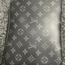 3 piece lv trio bag comes with a Louis vitton bag and in perfect condition