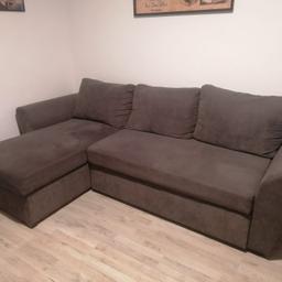 Couch mit Schlaffunktion  und Bettkasten
Länge x Breite 
260 cm x 87 cm 
Sitzfläche 81 cm 
Das längere Teil der Couch ist 144 cm.