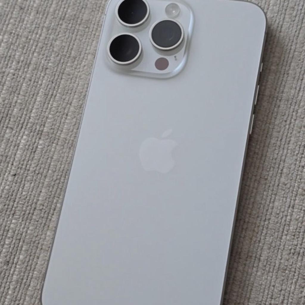 Neues iPhone 15 pro Max in weiß mit 256 Gigabyte. Das Handy wurde im März 2024 gekauft