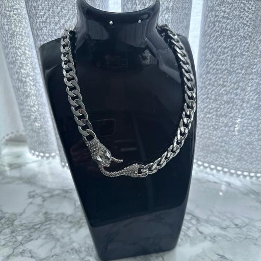 Buy & Sell South West London Earlsfield - South West London - Photos for Rhinestone Snake chained necklace