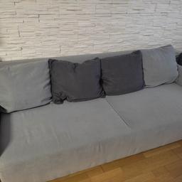 Couch mit Schlaffunktion zu verkaufen ohne Flecken. Wurde immer bedeckt. Querschläfer