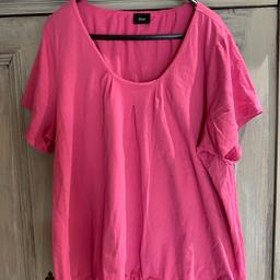 Schönes Shirt mit Gummizug am Saum und tollem Auschnitt in pink von Zizzi 
Gr 50/52
Keine Garantie oder Rücknahme