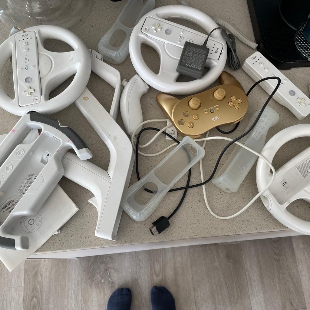 All items connected to the Wii as seen in the photos. Open to offers.

Collection only from OX18 2BU