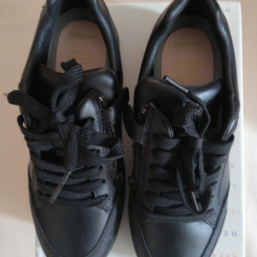 Neue Geox Schuhe für Jungs. Größe 36. Noch nie getragen. Optimal für Erstkommunion. Schwarz