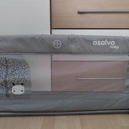 Rausfallschutz fürs Bett Marke Asalvo Baby
in der Mitte absenkbar
90cm lang, ca 43cm hoch