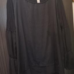 Schwarze Bluse von Tredy in Gr. 2, A-A 56 cm, L v 69 cm, L h 88 cm