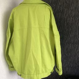 Lovely green denim jacket size medium 
And in very good condition.Bargain at £2.50.
Pick up only woodhouse.