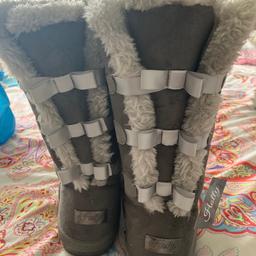Here I’m selling my daughter boots new with tags size 7 uk 41 please take a look at my other items thankyou any questions please ask x
