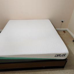 This mattress, UK Super King Size 25x180x200 cm & 52 kg, Firm tension (9/10) , includes an iron base. It also includes a duvet and waterproof NECTAR MATTRESS PROTECTOR 100% (Tencel®) .