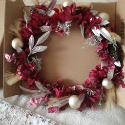 New in box, large 60cm pampas decorative, beautifully presented,... Collection only
