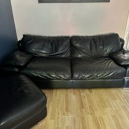 Black leather sofa *** Free ***
In good condition
Measurements are 89 inches long 41 inch wide height is 33 inches

Free if anyone wants it before bulky hobs come for it Will need collecting from L19