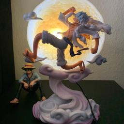 Eine stylische One Piece Tischlampe im Gear 5 Joy Boy Style.
Mängel sind den Bildern zu entnehmen.
Zzgl. Versand