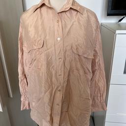 Camicia vintage pura seta colore rosa antico
tg L/XL
Spalle 46 ascella 52 manica 51 lunghezza 68