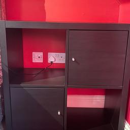 Unit is in a very good condition apart from a scratch on the insert door ( this can be removed to just have the cubes) 
No scratches on top as shown on picture